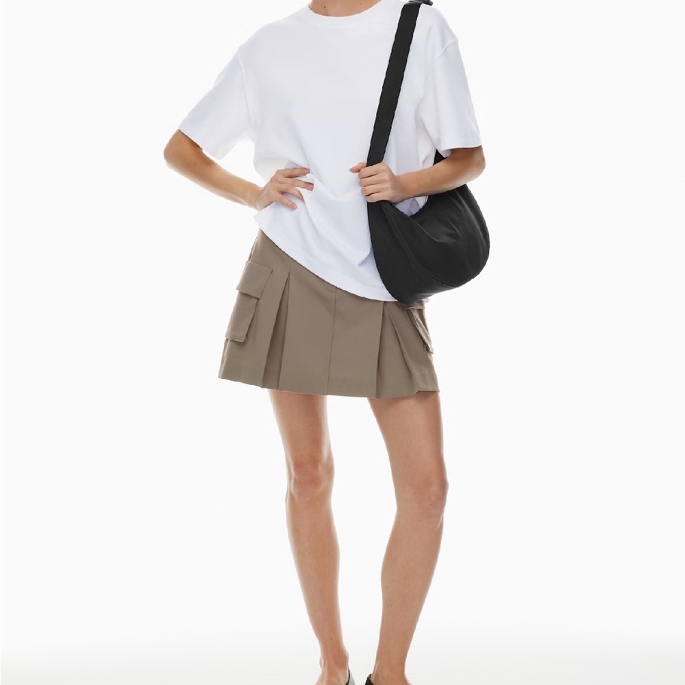 Aritzia Babaton Cameo Cargo Skirt in Black Size 4 - Picture 4 of 15